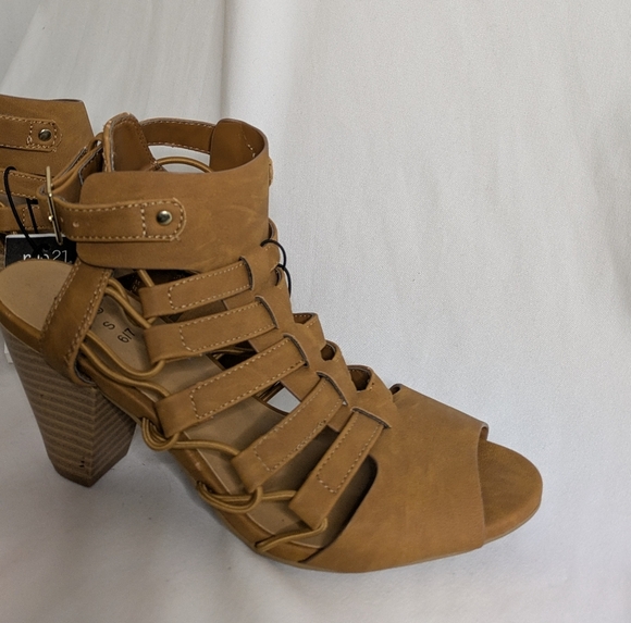 Rue 21 Brown Strappy Sandal with Block Heel - Picture 3 of 10